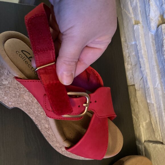 Clark’s GISELLE Dove Cherry Wedge Sandals in size 7 - Picture 3 of 9